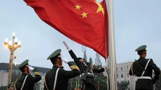 救援受困的小恐龙