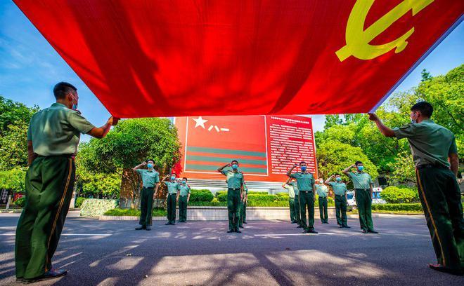 警察战僵尸无敌版