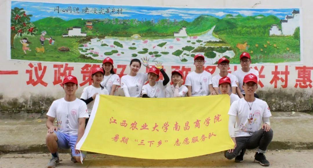 何炅对李湘和谢娜的态度为什么不一样?看了他们的经历,就会明白