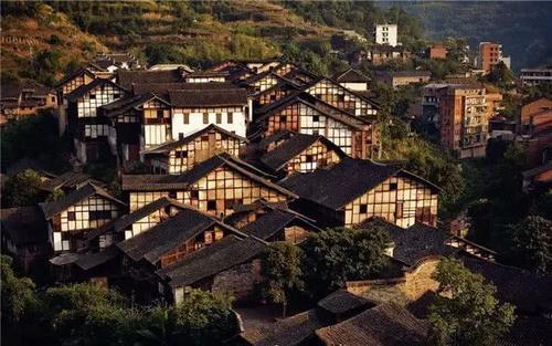 游客吐槽花2888看火箭发射被带到居民房楼顶，官方回应：虚假宣传，立案调查