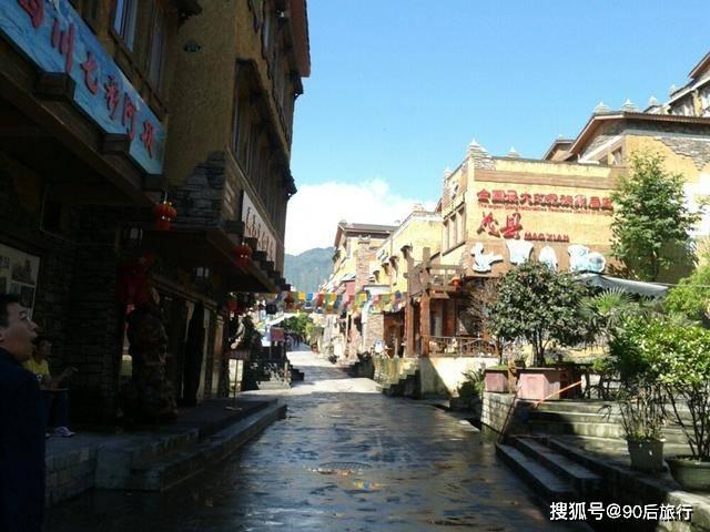 突然脸上长一脸这些东西！有点痒，请问这是什么？(我平常是不怎么长痘的)游戏画面
